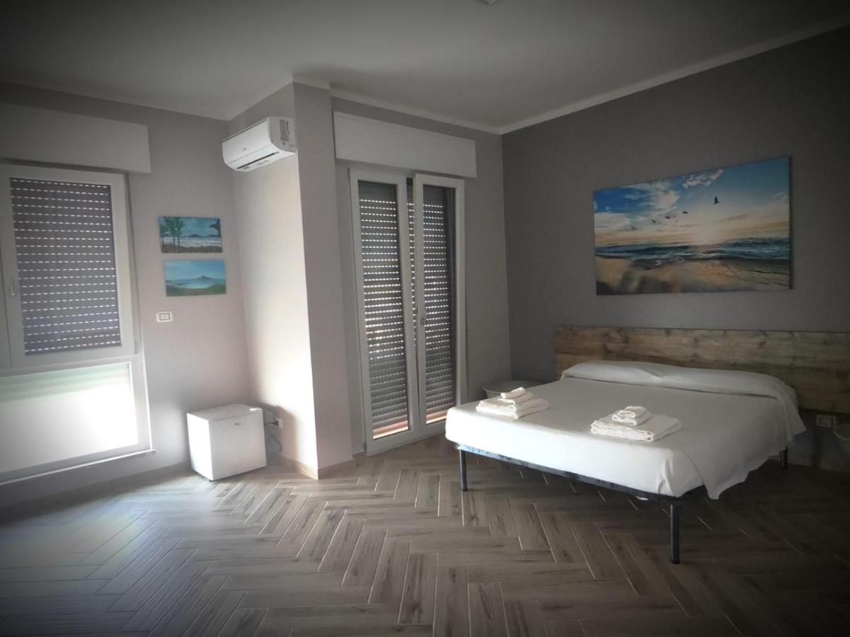 The House Of The Waves Hotel Brindisi Kültér fotó